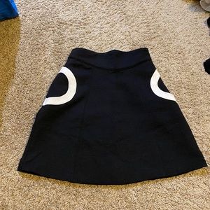 Black & white skirt with pockets!